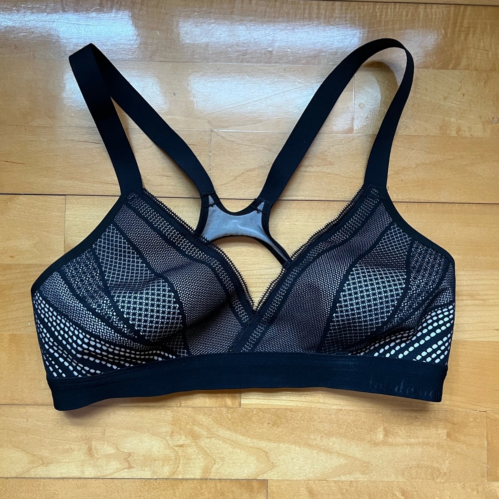 Lululemon Awake to lace Bra 32 C